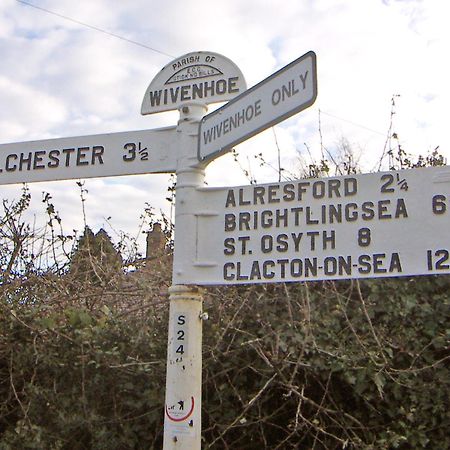 Secret Cottage, Wivenhoe - Charming, Cosy, Convenient & Quiet, 2 X Double Bed Period Cottage Plus Patio - 6 Min Walk Train, 2 Min Walk High Street Pubs, Restaurants, Shops Exterior foto