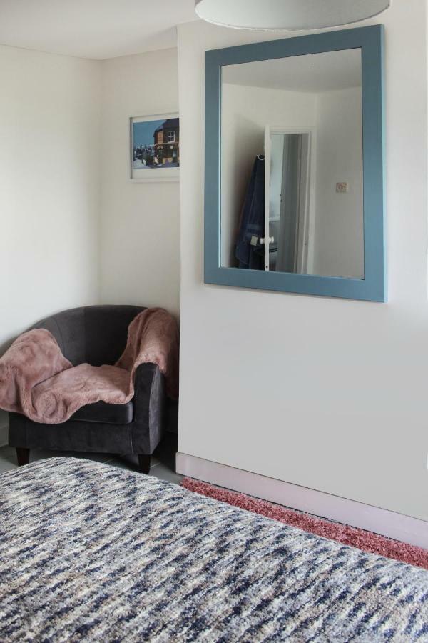 Secret Cottage, Wivenhoe - Charming, Cosy, Convenient & Quiet, 2 X Double Bed Period Cottage Plus Patio - 6 Min Walk Train, 2 Min Walk High Street Pubs, Restaurants, Shops Exterior foto